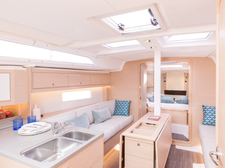 Sailboat hire in Procida - Dufour Dufour 37