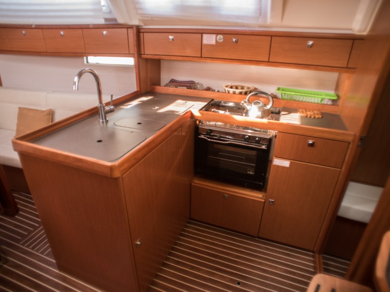 Hire Sailboat Bavaria with a boat licence