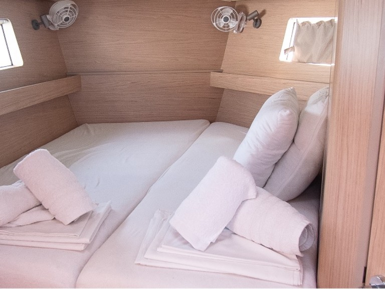 Yacht hire Néa Péramos cheap Oceanis 41.1