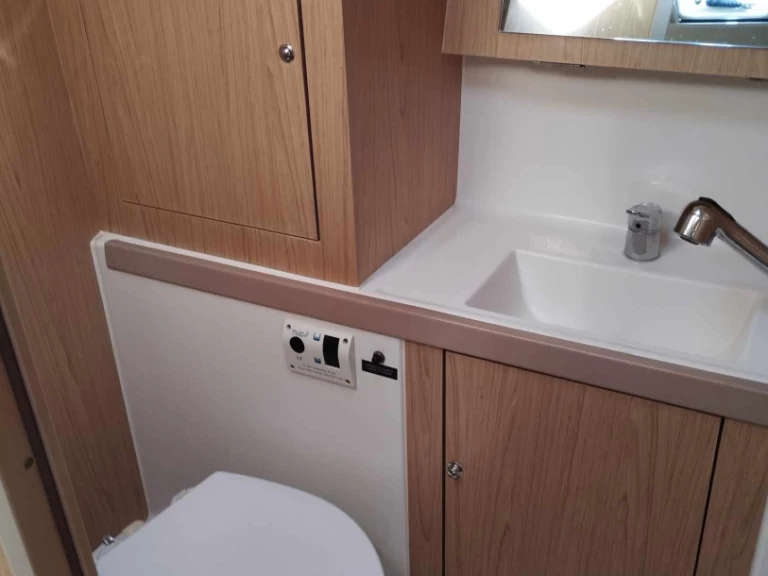 Charter a Bénéteau Oceanis 41.1 in Néa Péramos on Samboat