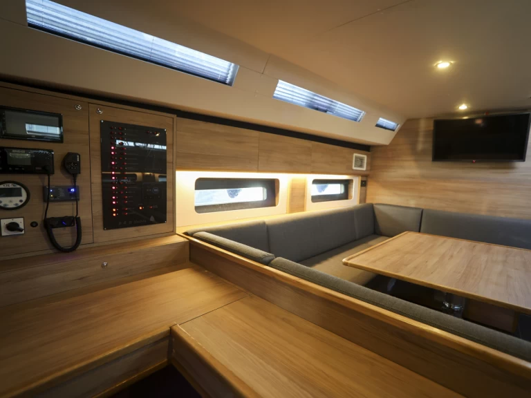 Hire Sailboat D&D Yacht with a boat licence