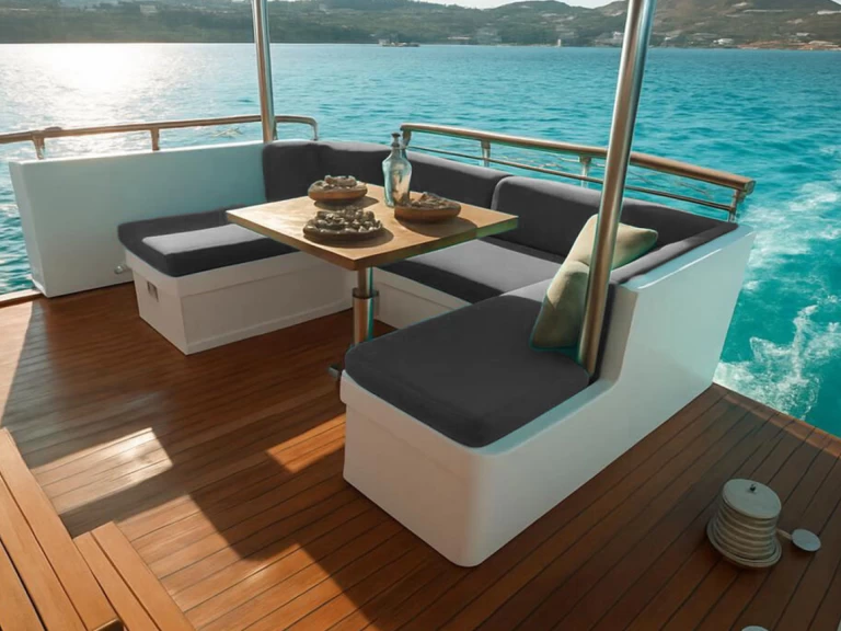 Hire Luxury Yacht Maiora with a boat licence