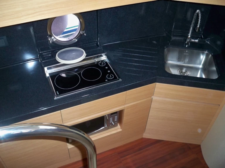 Hire a Azimut Azimut 43 Fly Seget Donji