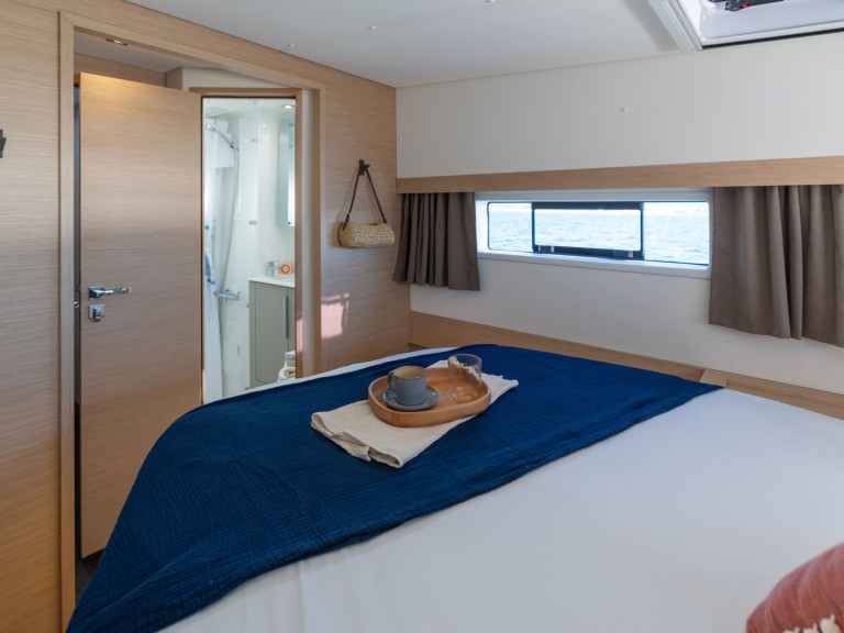 Hire Catamaran Fountaine Pajot with a boat licence