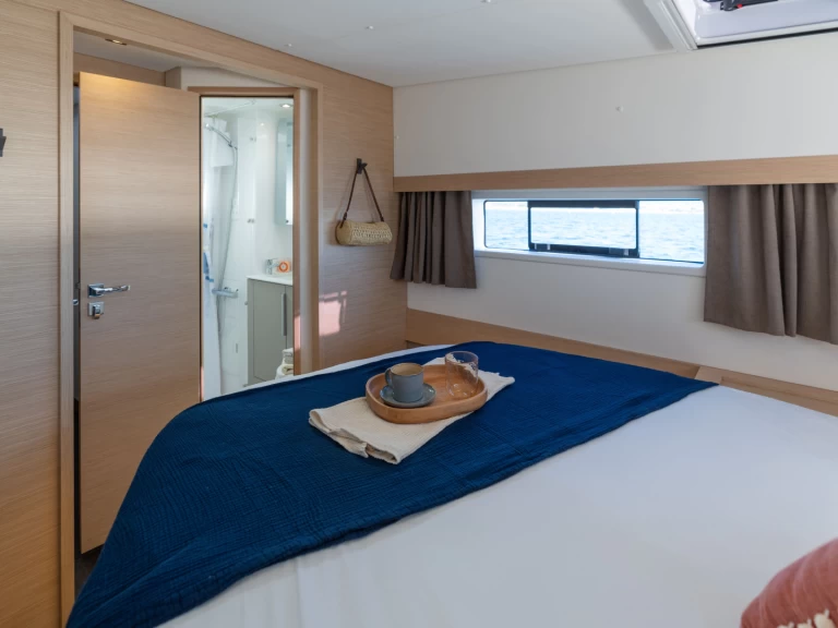 Hire Catamaran Fountaine Pajot with a boat licence