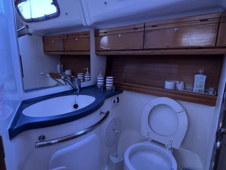 Hire Sailboat with or without skipper Bavaria Kavála