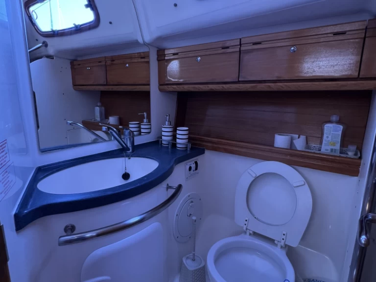 Hire Sailboat with or without skipper Bavaria Kavála