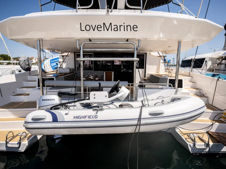 Hire Catamaran Dufour with a boat licence