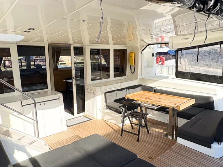 Charter a Lagoon Lagoon 52 F in Pirovac on Samboat