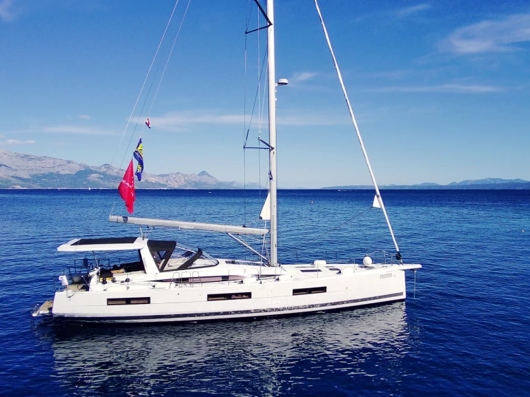 Hire Sailboat Jeanneau with a boat licence