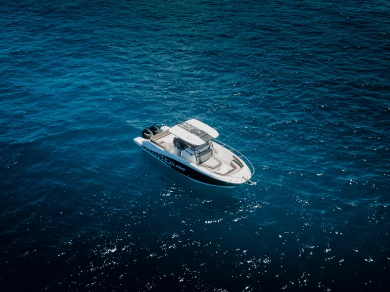 Hire Motorboat Jeanneau with a boat licence