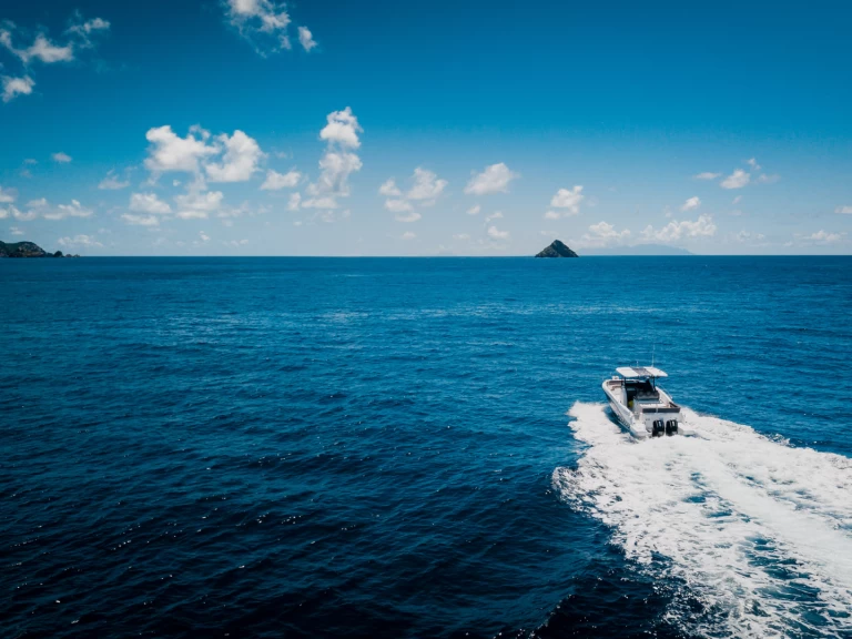 Yacht charter Le Gosier - Jeanneau Cap Camarat 9.0 CC on SamBoat