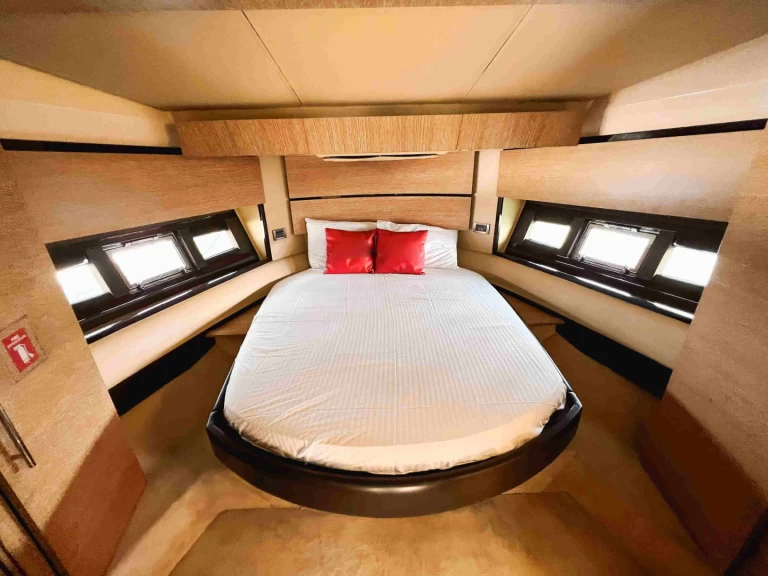 Luxury Yacht to hire Dubai Marina at the best price