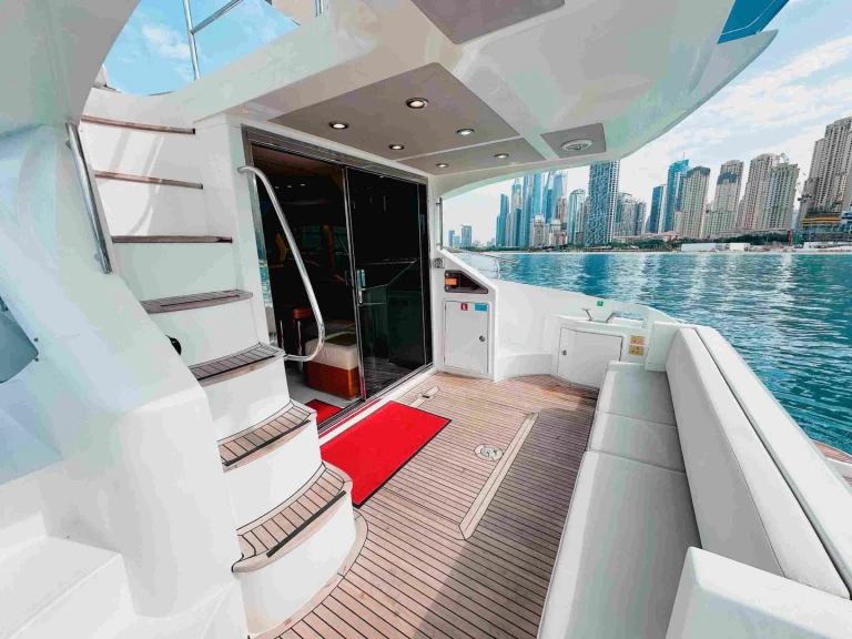 Yacht charter Dubai Marina - Azimut Azimut 50 on SamBoat