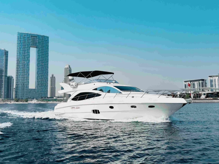 Charter a Majesty Yachts Majesty 62 in Dubai Marina on Samboat