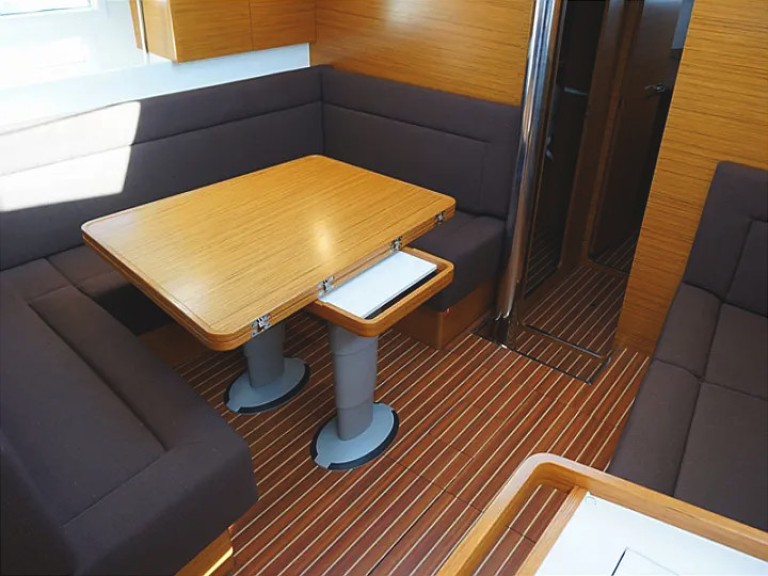 Hire Sailboat with or without skipper Elan Gouvia