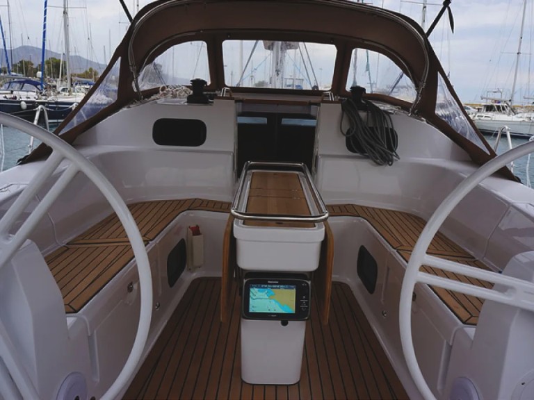 Sailboat to hire Gouvia at the best price