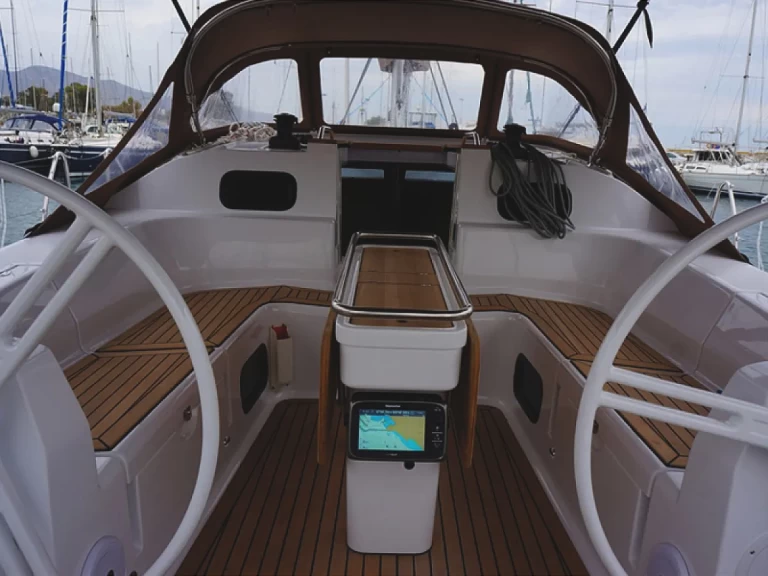 Sailboat to hire Gouvia at the best price