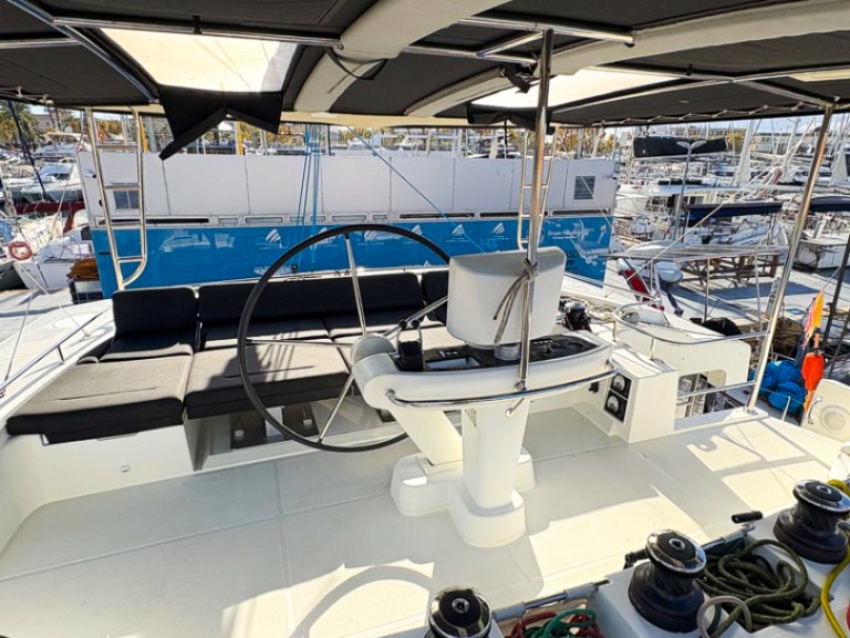 Yacht charter Pirovac - Lagoon Lagoon 52 F on SamBoat