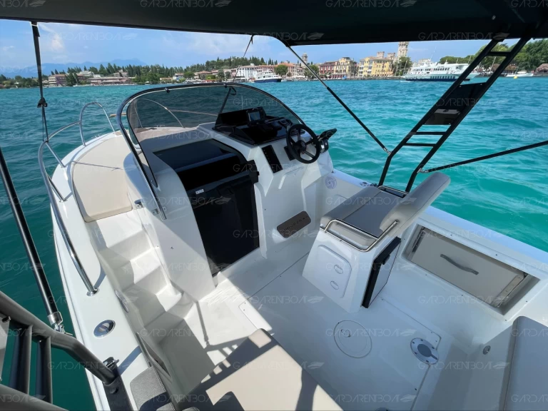 Yacht charter Sirmione - Mingolla Brava 28 WA on SamBoat
