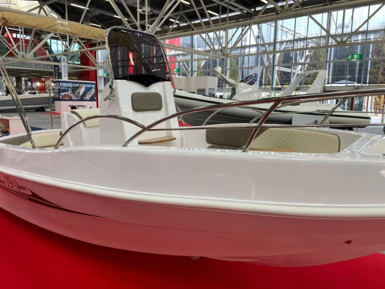 Charter a marinesite 19 open in Sirmione on Samboat