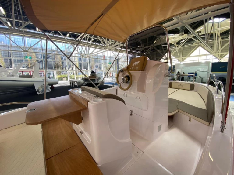 Hire Motorboat with or without skipper marinesite Sirmione