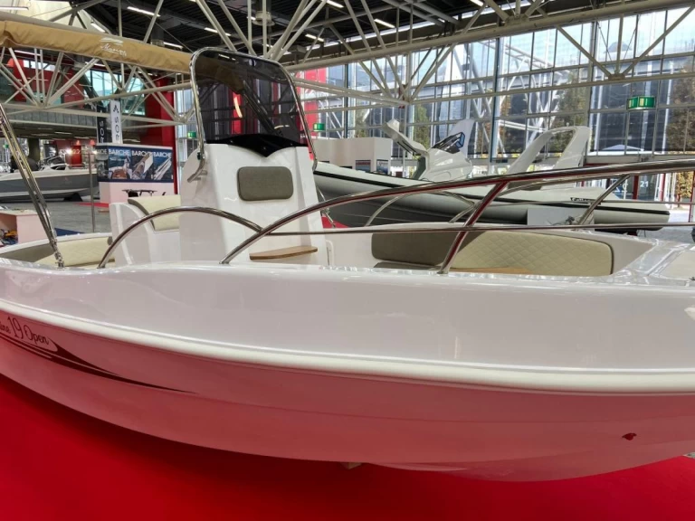 Charter a marinesite Marine 19 Open  A in Sirmione on Samboat