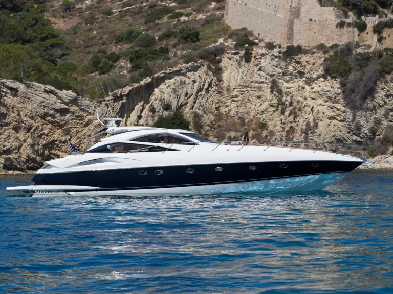 Hire Motorboat Sunseeker with a boat licence