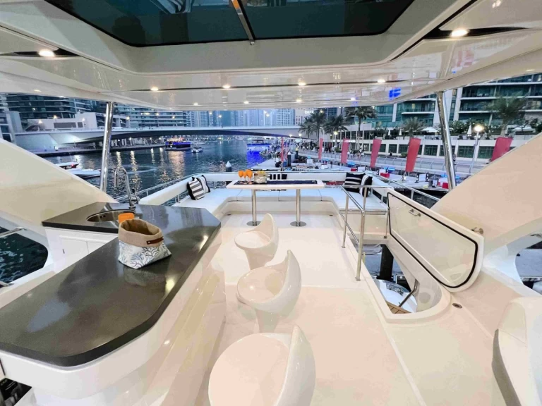 Hire Luxury Yacht Custom with a boat licence