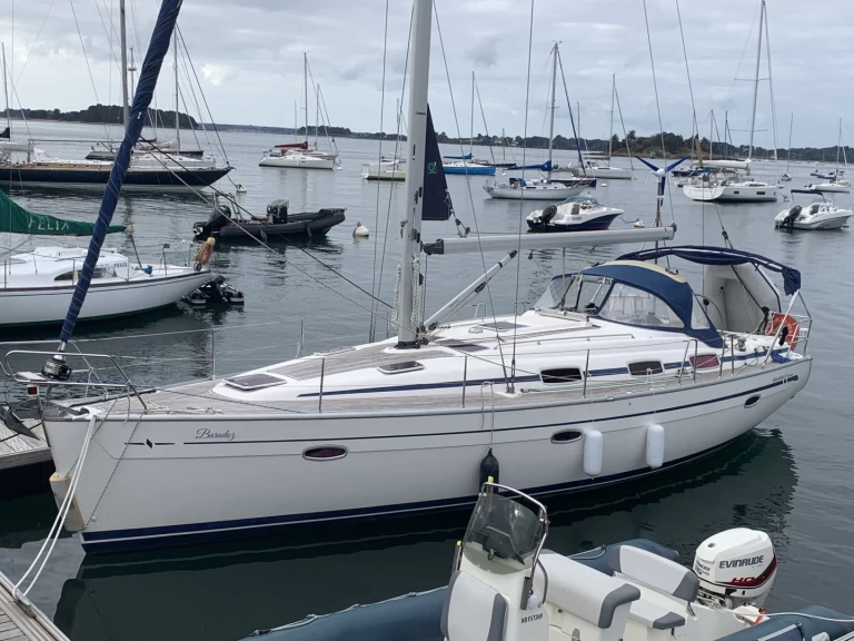 Hire a Bavaria Bavaria 39 Cruiser Locmiquélic