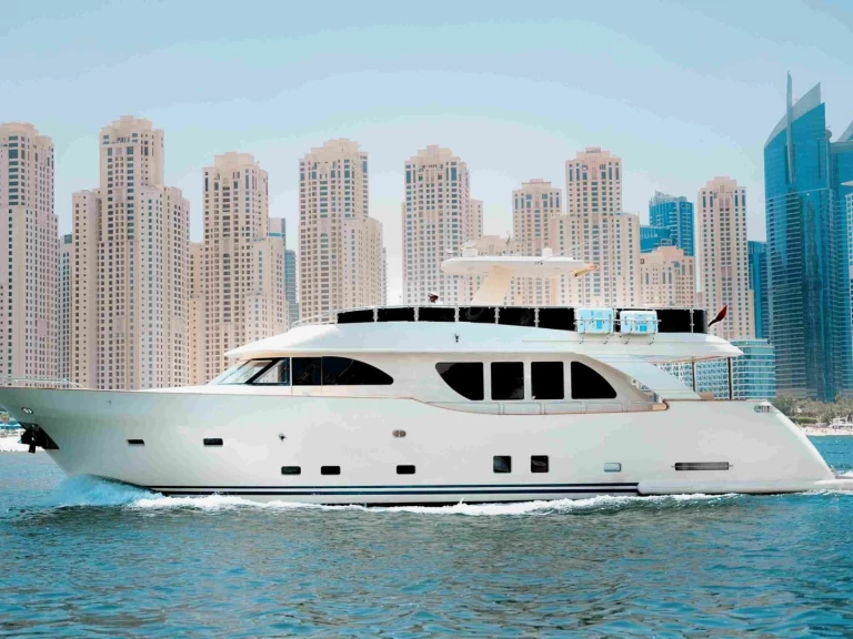 Charter a CLASSICO 80 in Dubai Marina on Samboat