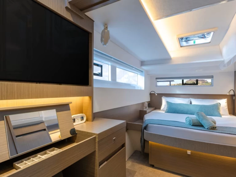 Hire Catamaran Leopard with a boat licence