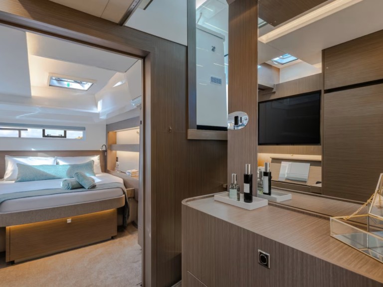 Hire Catamaran Leopard with a boat licence