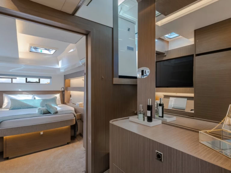 Hire Catamaran Leopard with a boat licence