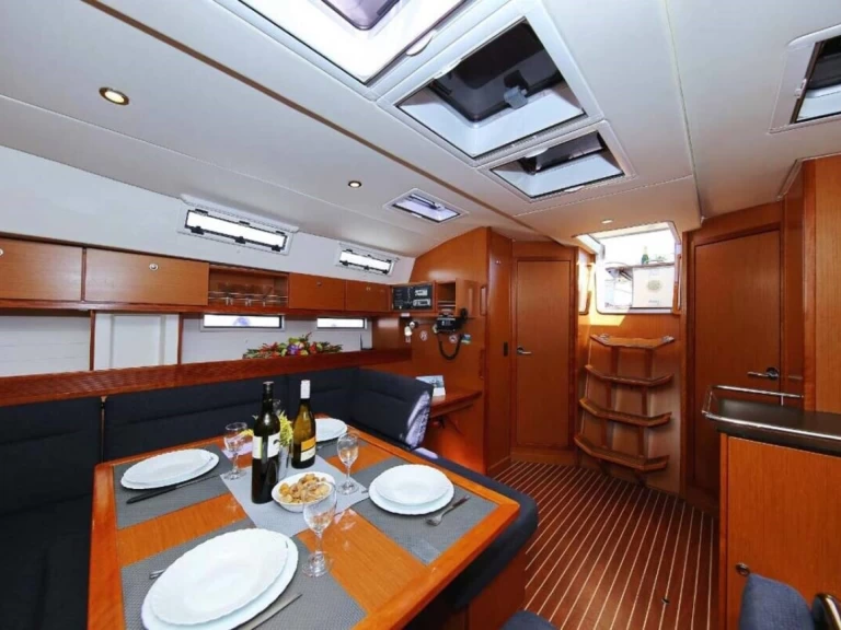 Charter a Bavaria Cruiser 45 in Las Palmas de Gran Canaria on Samboat