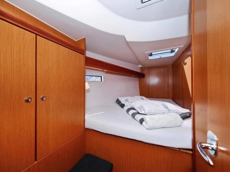 Hire Sailboat Bavaria with a boat licence