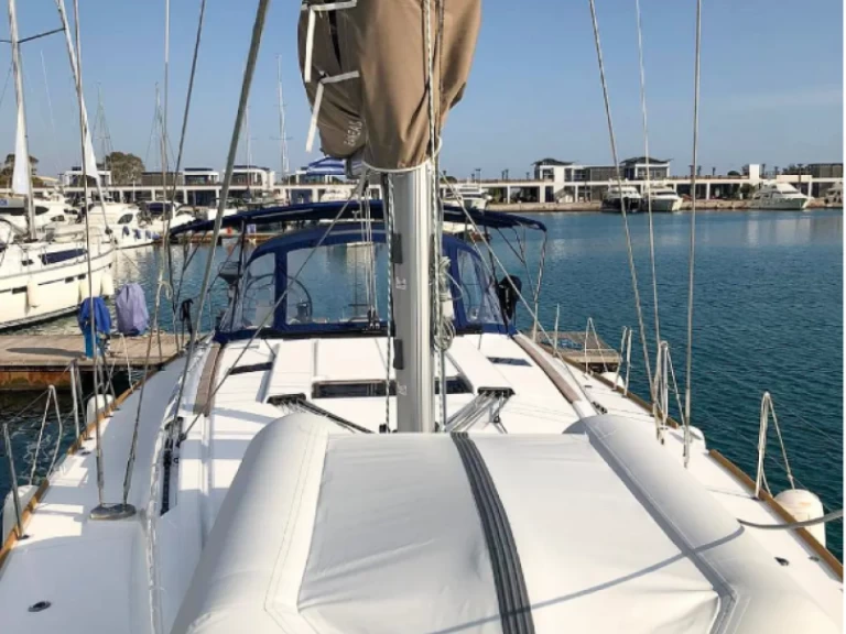 Hire a Jeanneau Sun Odyssey 519 Pálairos