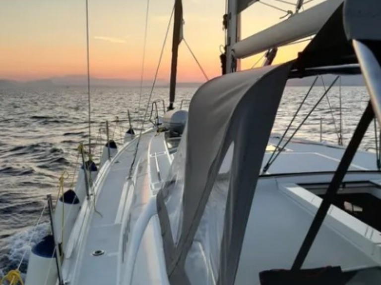 Hire a Bénéteau Oceanis 46.1 Lefkáda