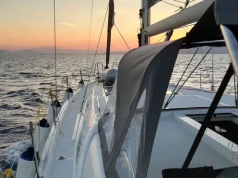 Hire a Bénéteau Oceanis 46.1 Lefkáda