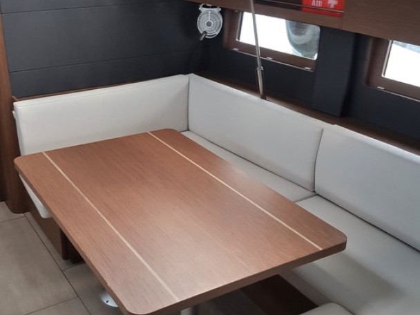 Yacht hire Alimos cheap Oceanis 51.1