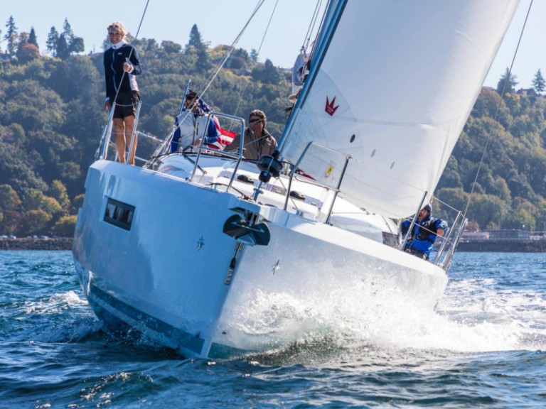 Hire Sailboat with or without skipper Jeanneau Puntone