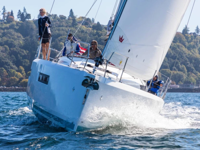 Hire Sailboat with or without skipper Jeanneau Puntone