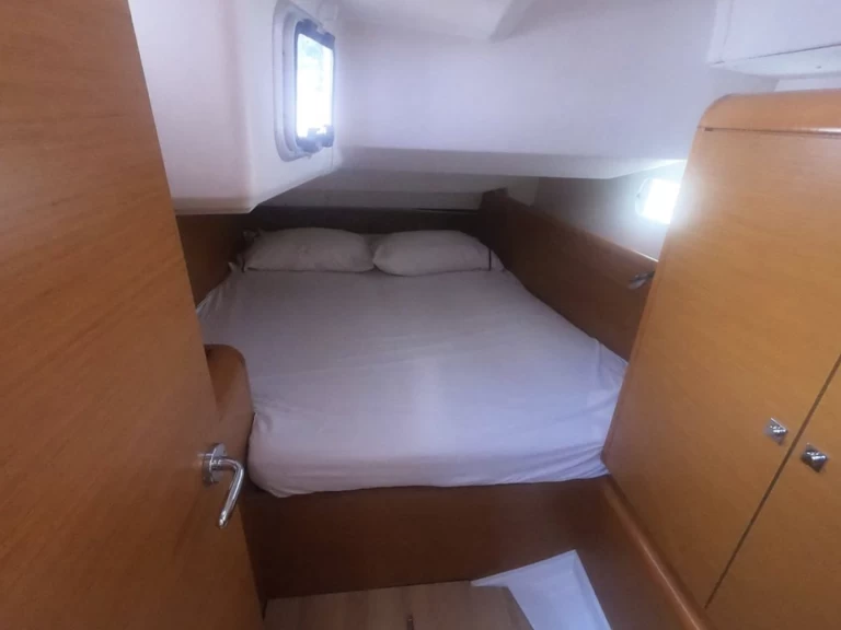 Sailboat hire in Ibiza Town - Jeanneau Sun Odyssey 449