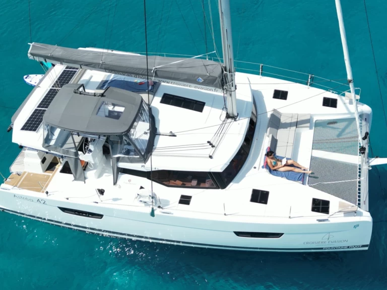 Catamaran hire in Hyères - Fountaine Pajot Astrea 42