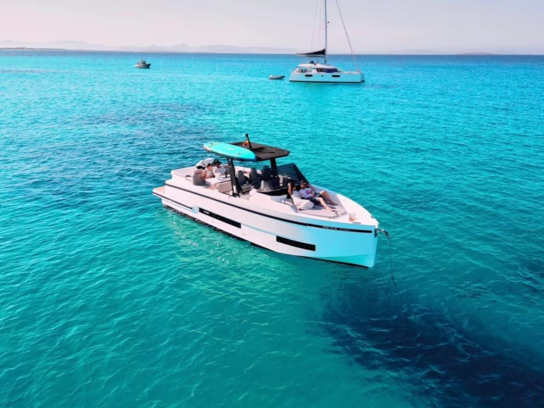 Yacht charter Mahón - De Antonio De Antonio D32 on SamBoat
