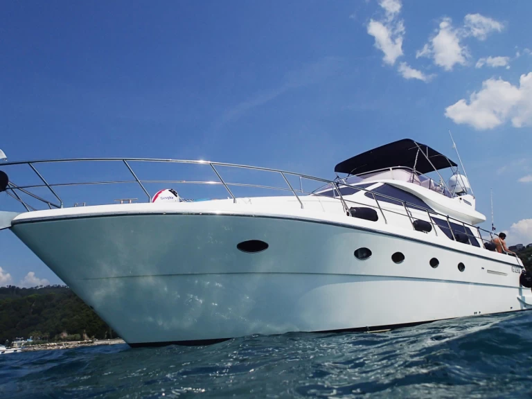 Hire Luxury Yacht with or without skipper Uniesse Salivoli