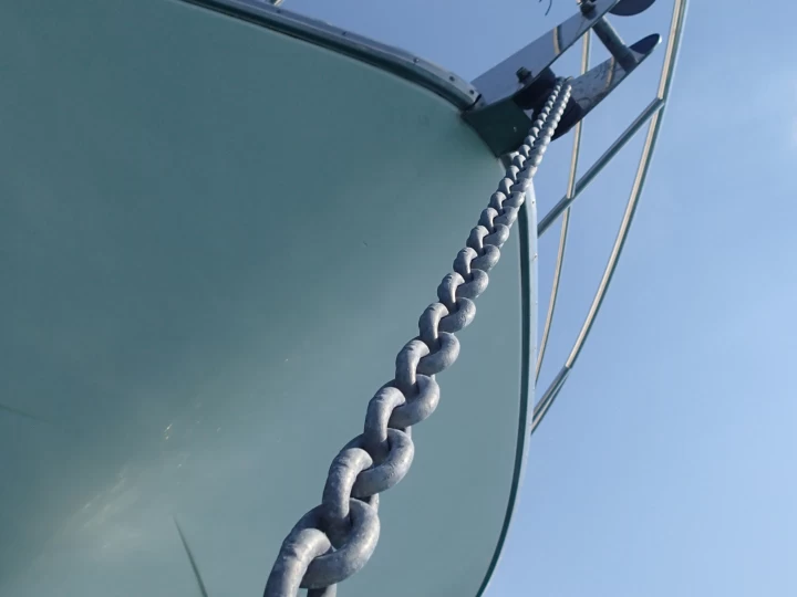 Hire Luxury Yacht Uniesse with a boat licence