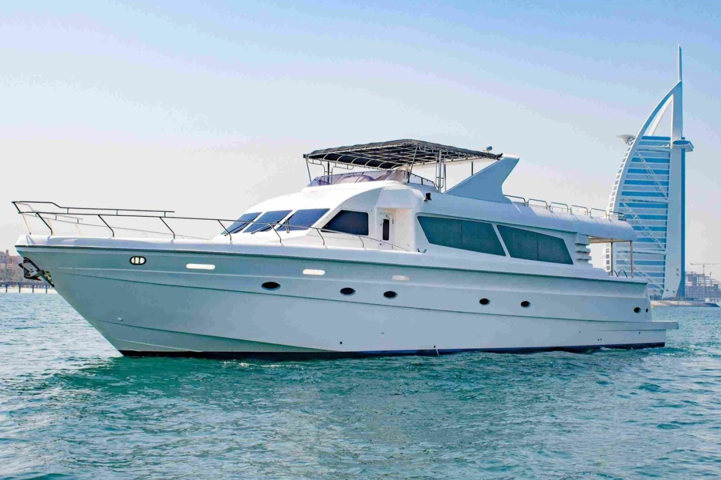 Hire a Luxury Yacht Gulf Craft 90 in Dubai Marina | SamBoat