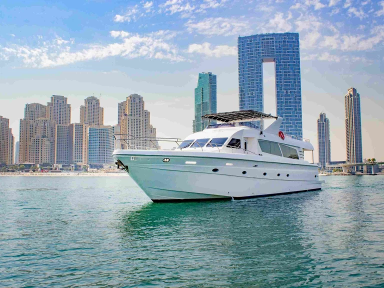Charter a Gulf Craft 90 in Dubai Marina on Samboat