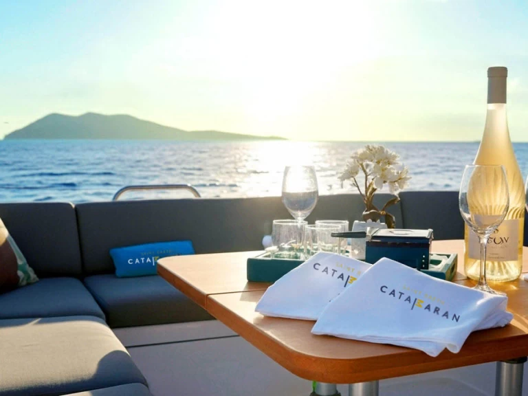 Hire Catamaran with or without skipper Outremer Corossol